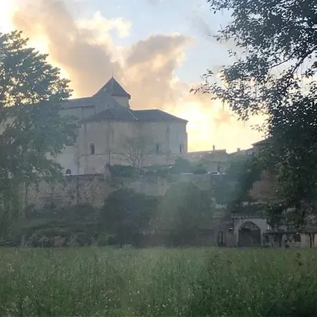 Le 23 Dans Cite Medievale Saint-Macaire