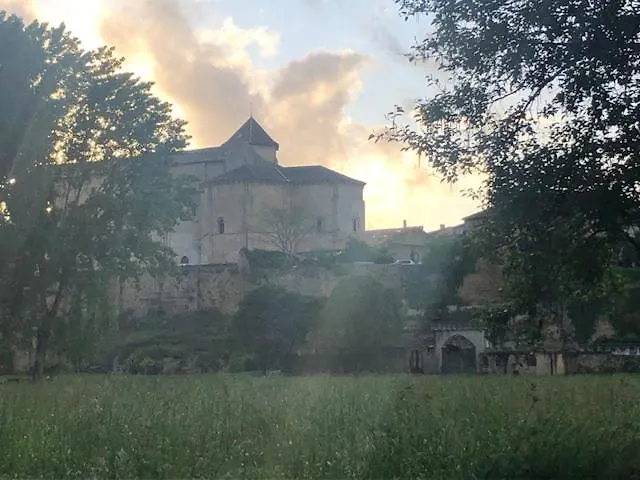 Le 23 Dans Cite Medievale Saint-Macaire